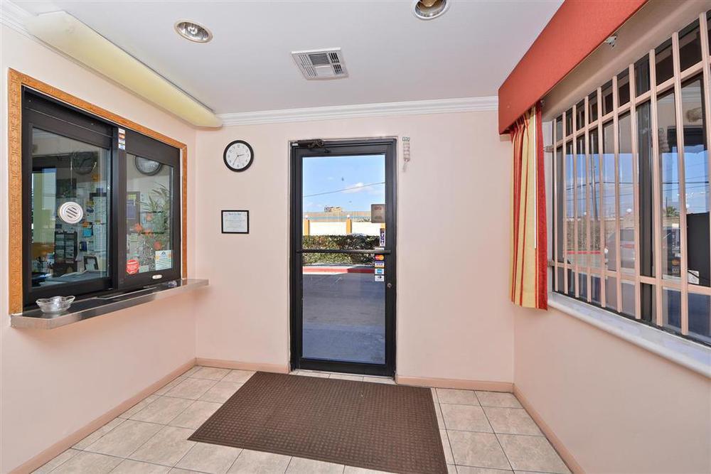 Americas Best Value Inn Houston Heights At I-45 Интерьер фото