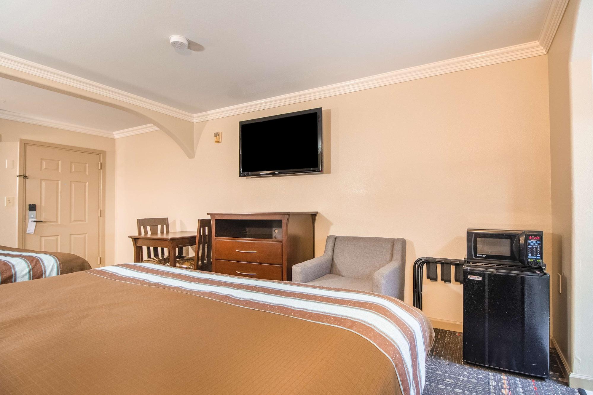 Americas Best Value Inn Houston Heights At I-45 Экстерьер фото
