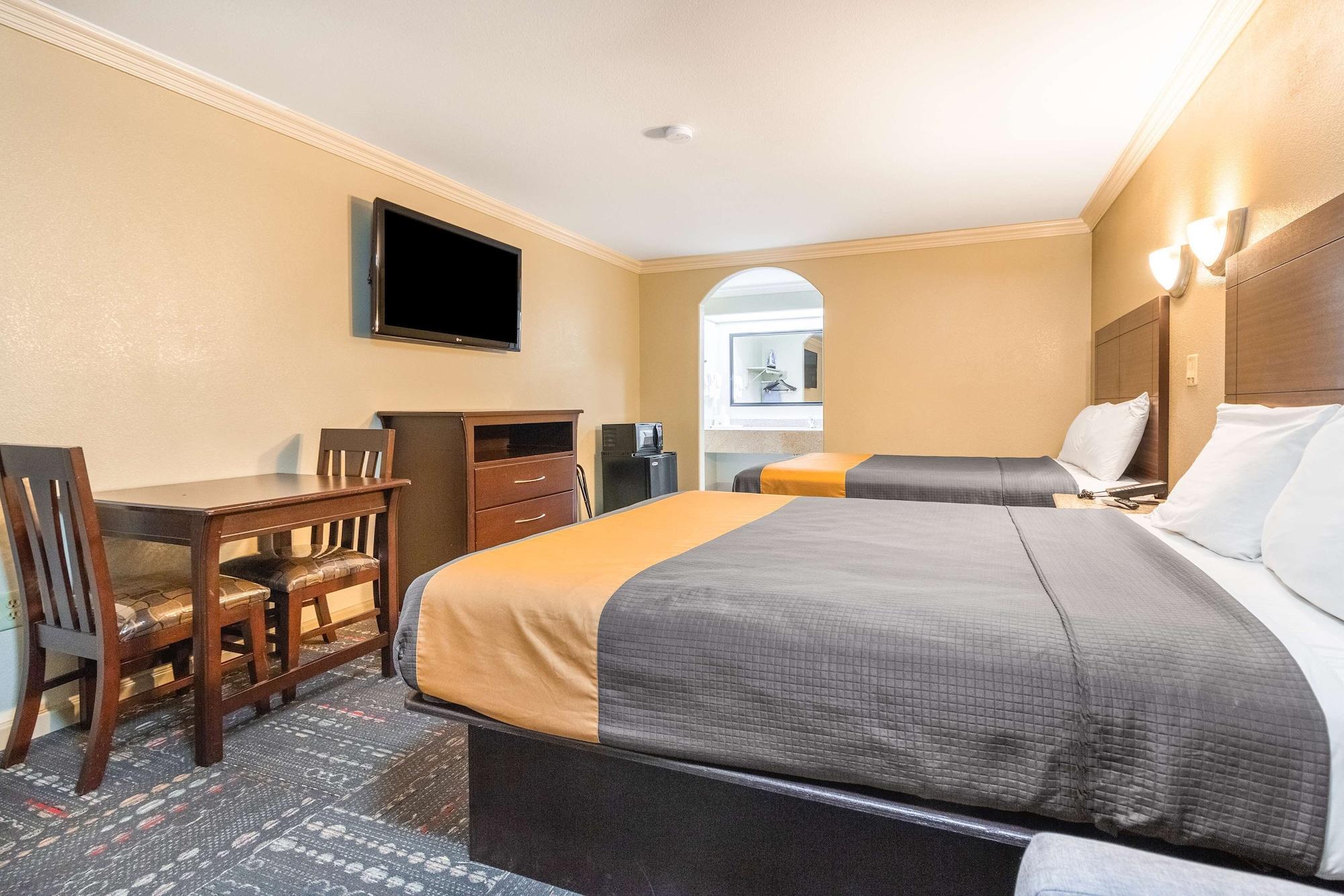 Americas Best Value Inn Houston Heights At I-45 Экстерьер фото