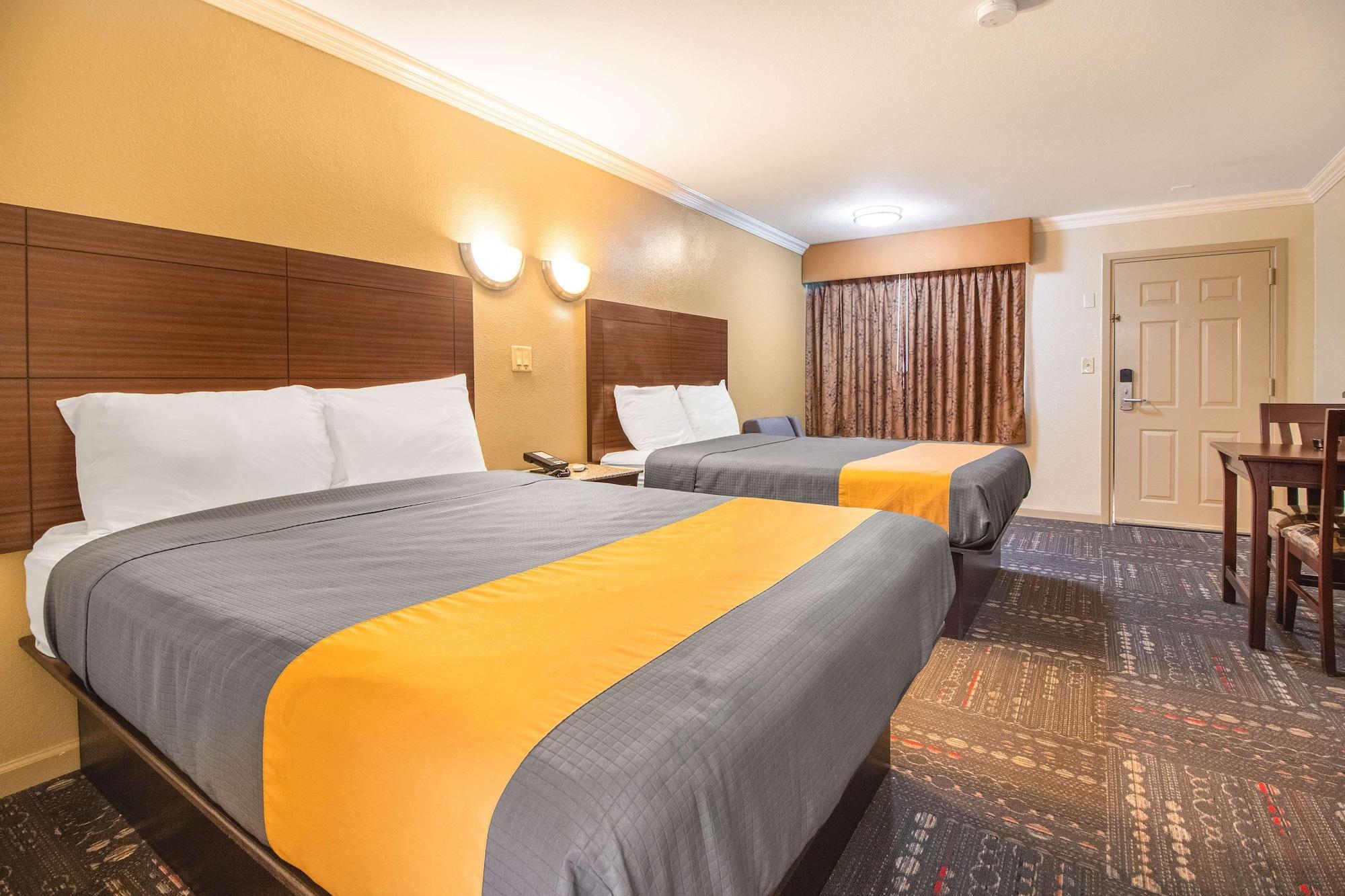 Americas Best Value Inn Houston Heights At I-45 Экстерьер фото