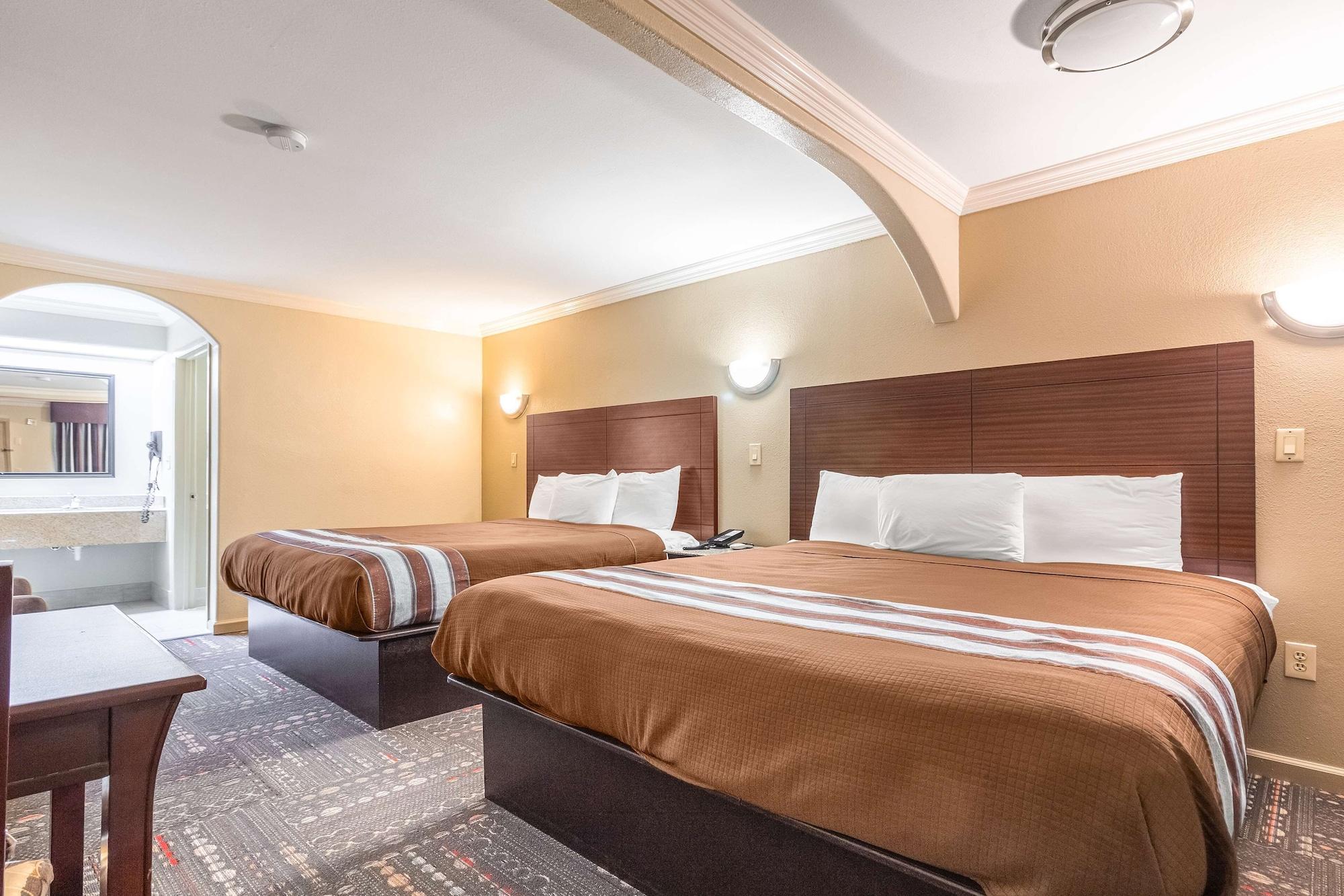 Americas Best Value Inn Houston Heights At I-45 Экстерьер фото