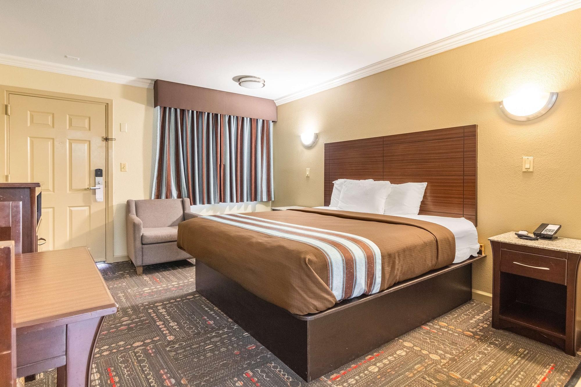 Americas Best Value Inn Houston Heights At I-45 Экстерьер фото