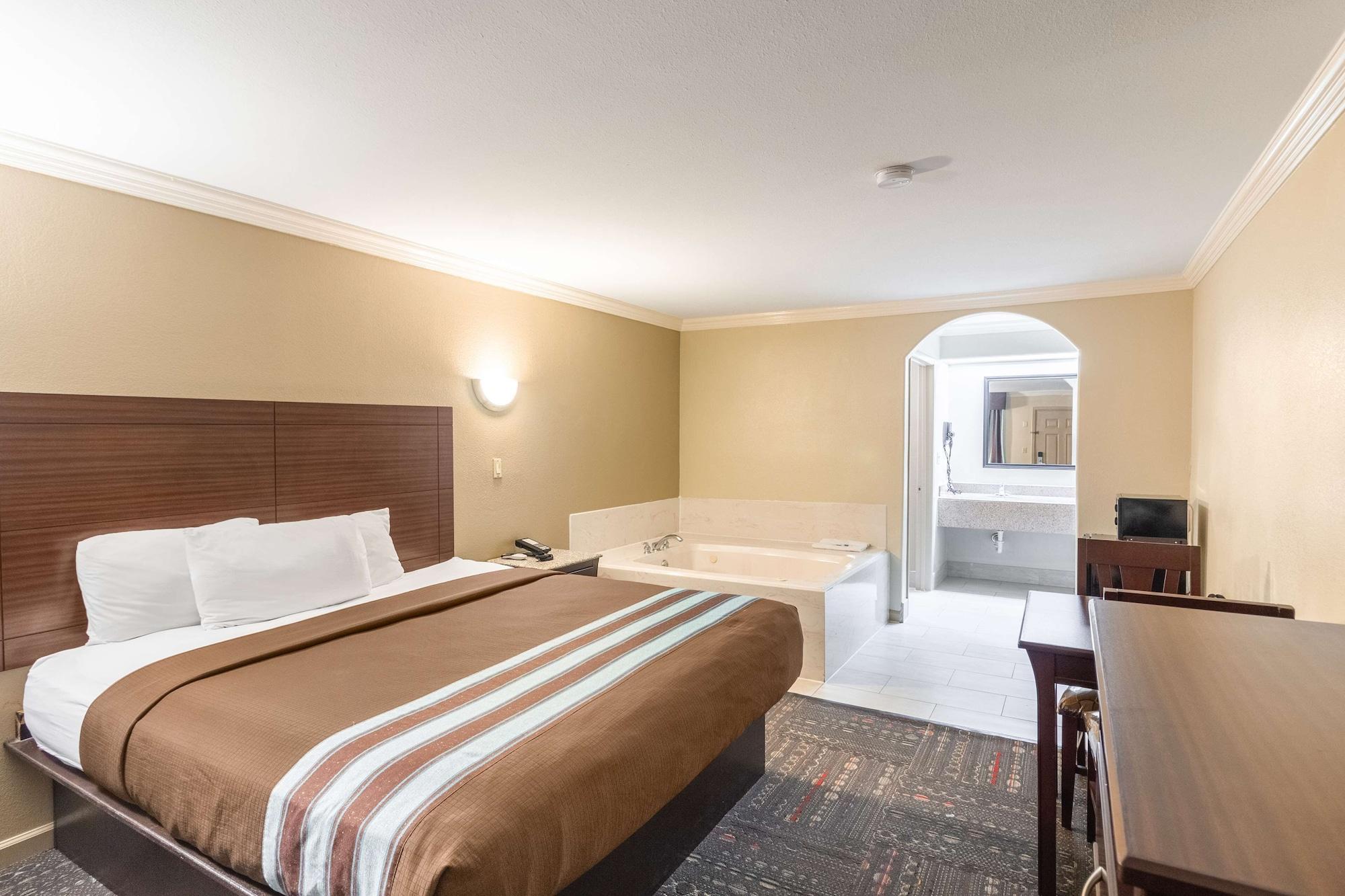 Americas Best Value Inn Houston Heights At I-45 Экстерьер фото