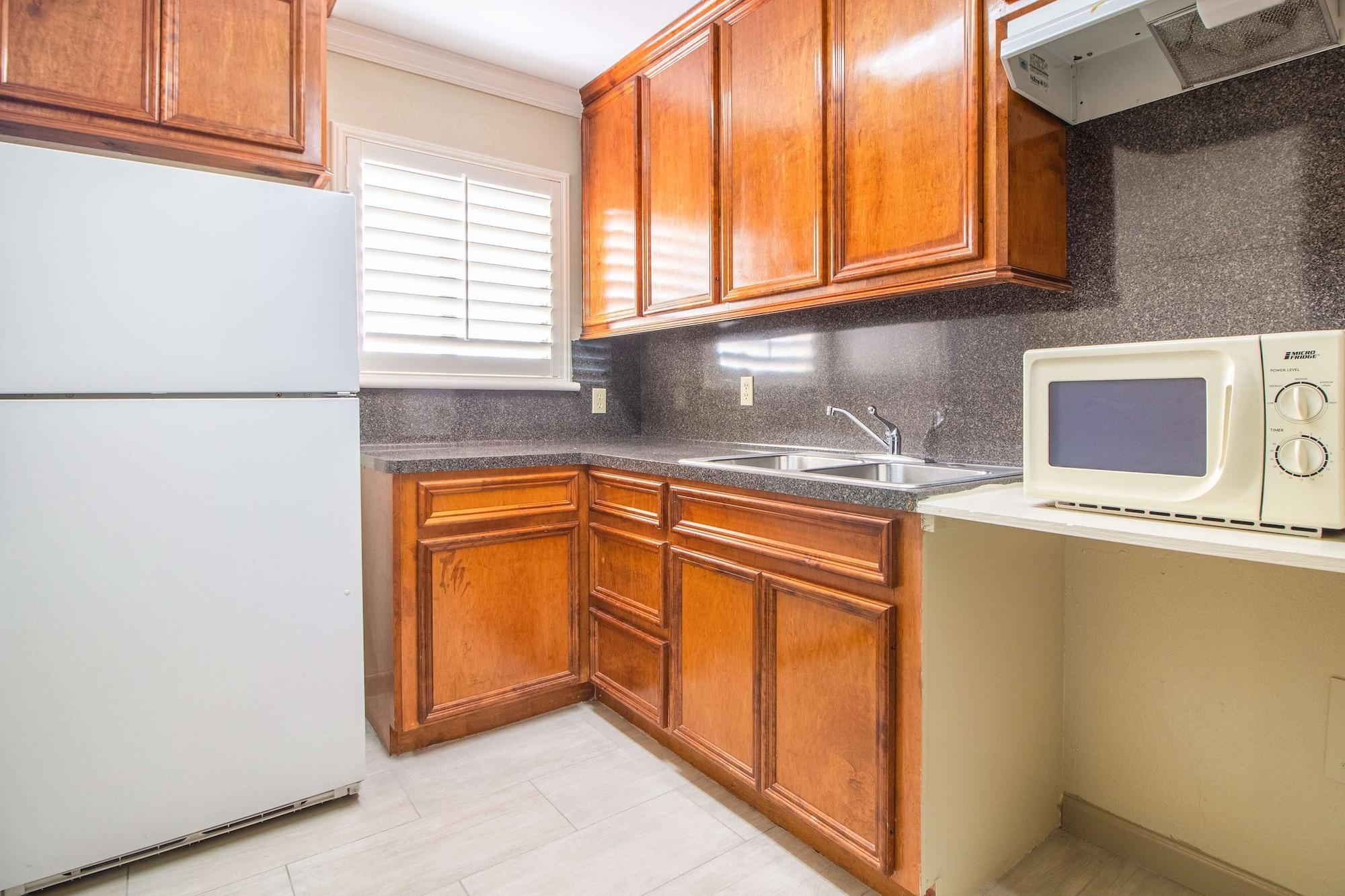 Americas Best Value Inn Houston Heights At I-45 Экстерьер фото
