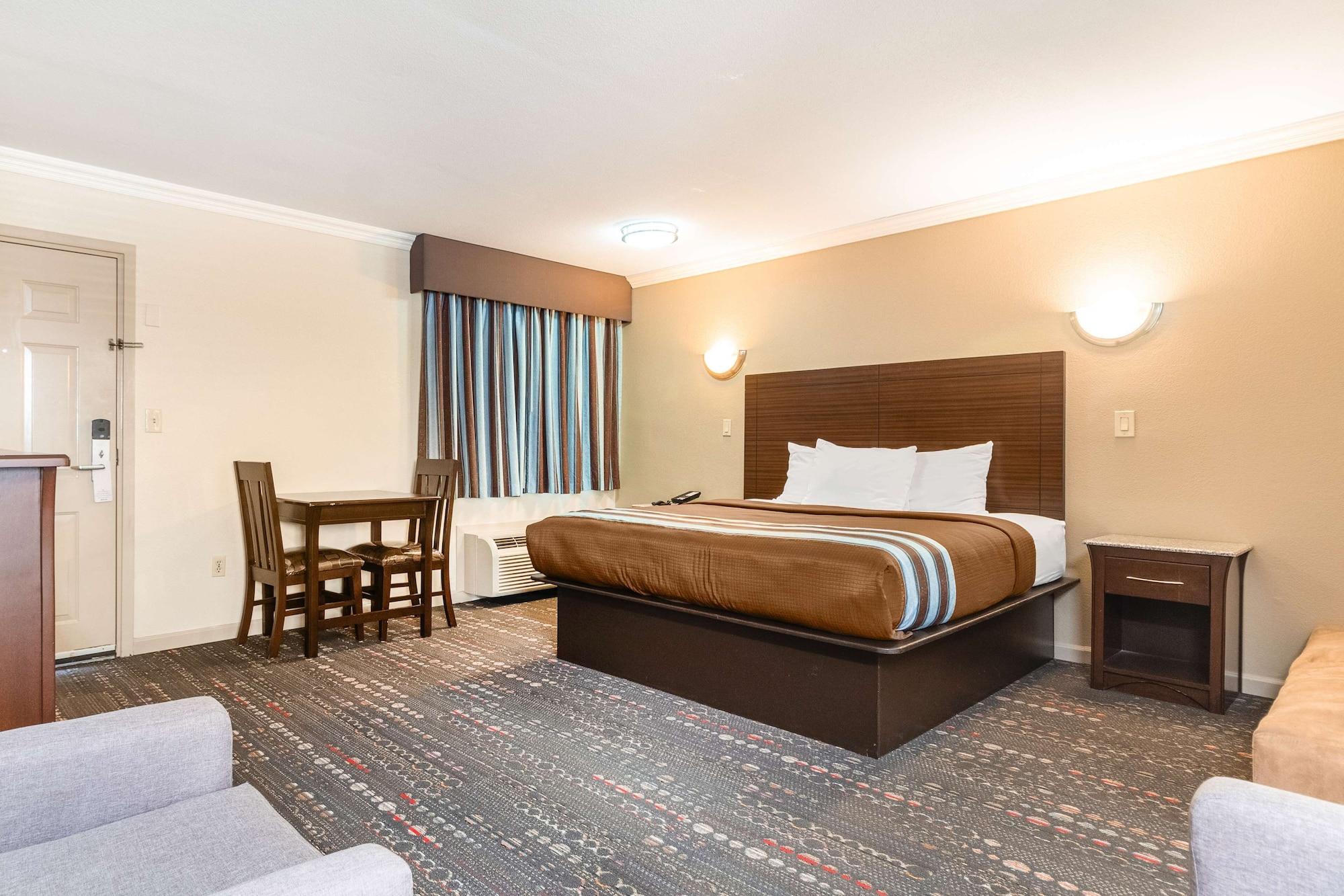 Americas Best Value Inn Houston Heights At I-45 Экстерьер фото