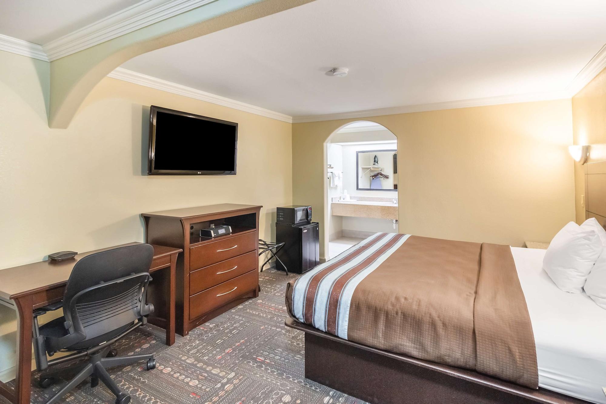 Americas Best Value Inn Houston Heights At I-45 Экстерьер фото