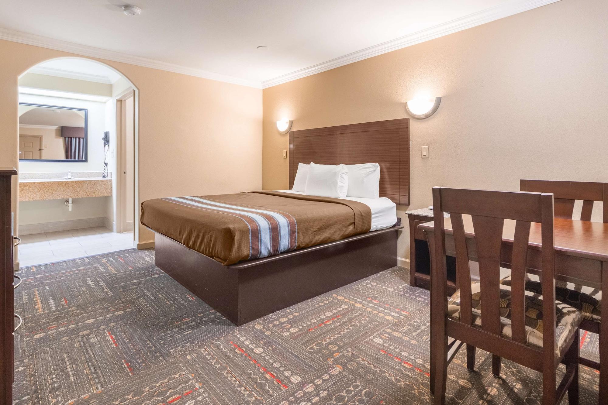 Americas Best Value Inn Houston Heights At I-45 Экстерьер фото
