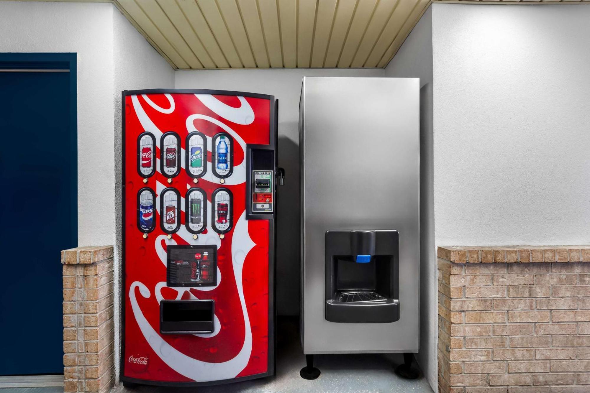 Americas Best Value Inn Houston Heights At I-45 Экстерьер фото