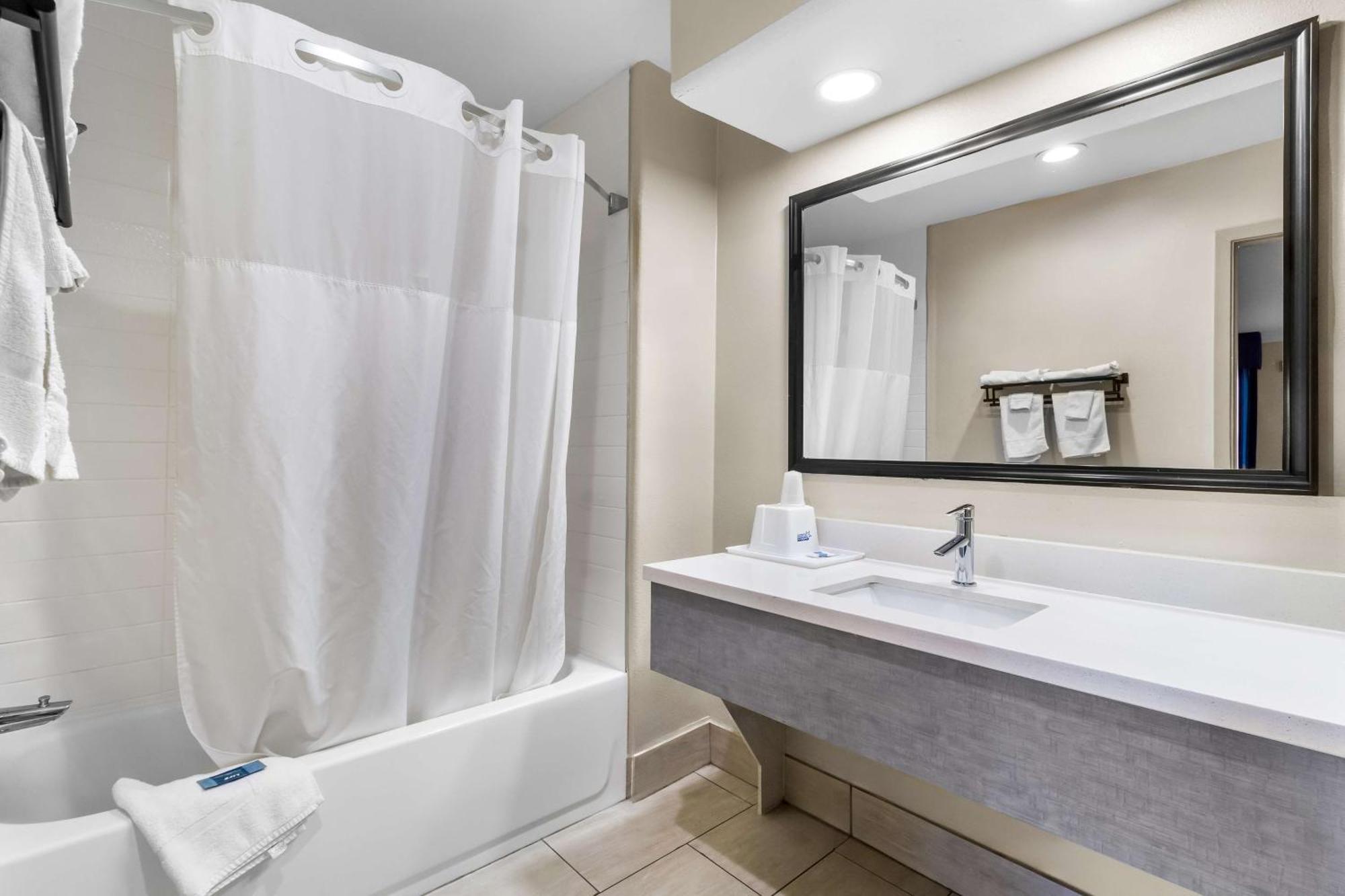 Americas Best Value Inn Houston Heights At I-45 Экстерьер фото