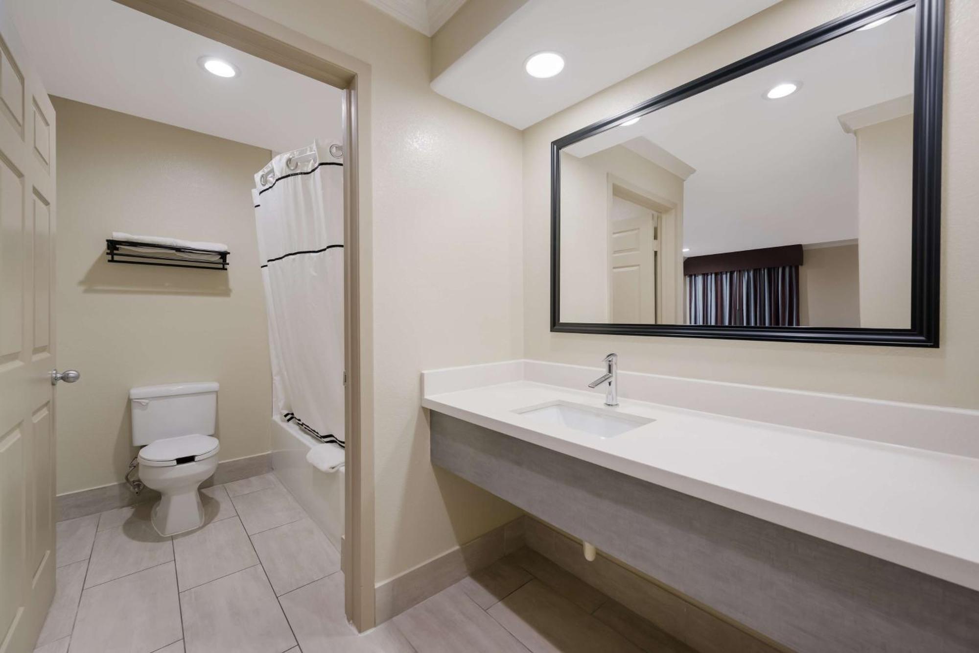 Americas Best Value Inn Houston Heights At I-45 Экстерьер фото