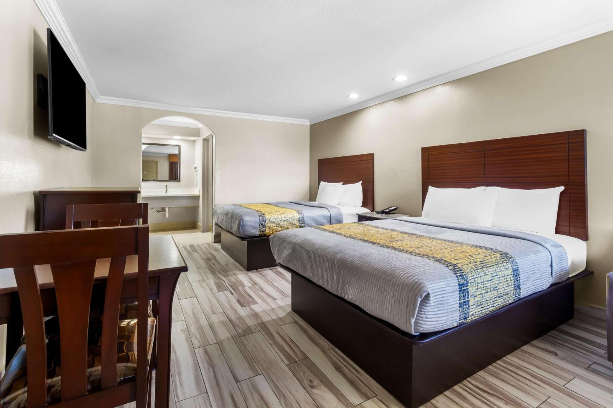 Americas Best Value Inn Houston Heights At I-45 Экстерьер фото