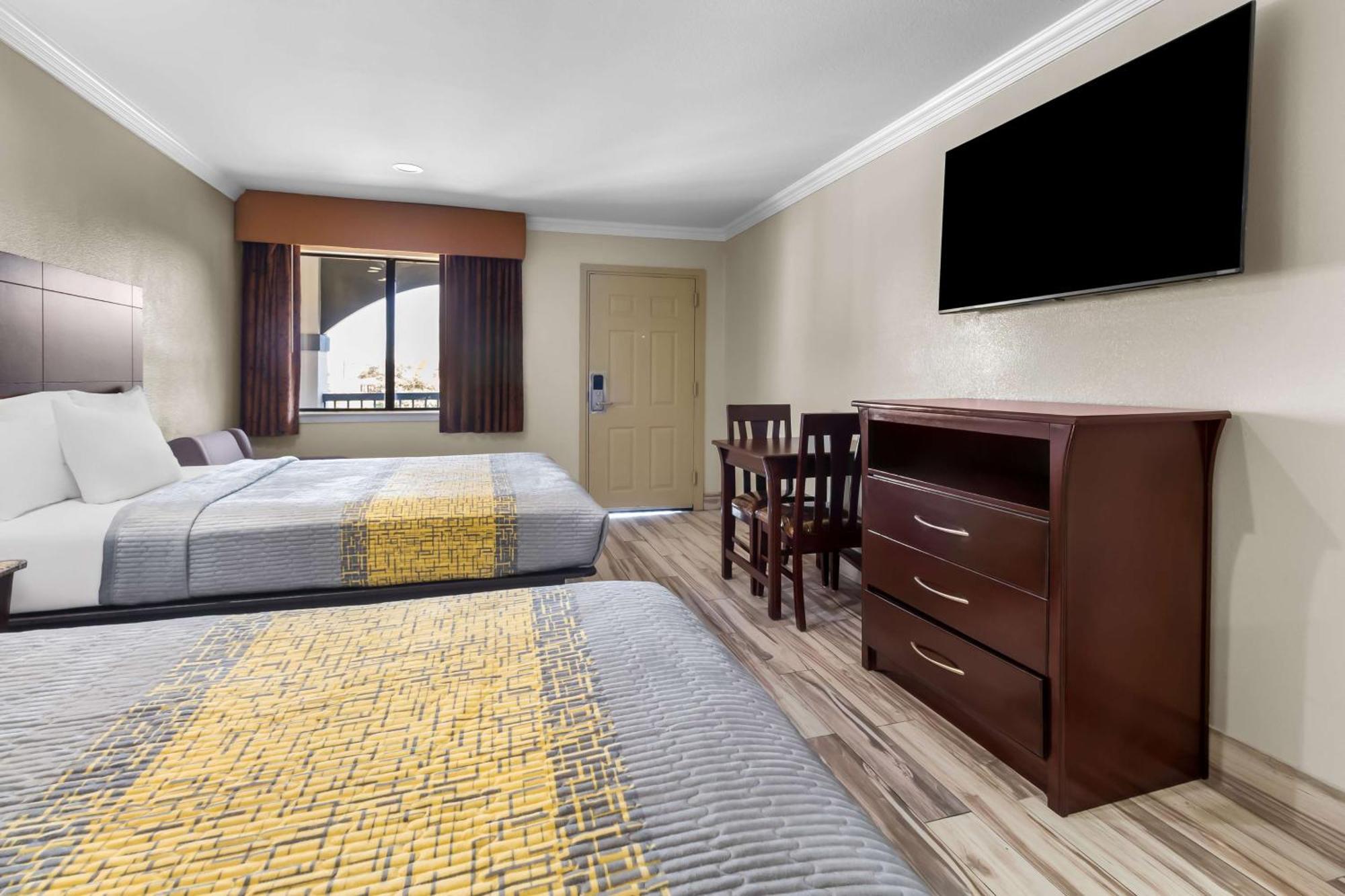 Americas Best Value Inn Houston Heights At I-45 Экстерьер фото