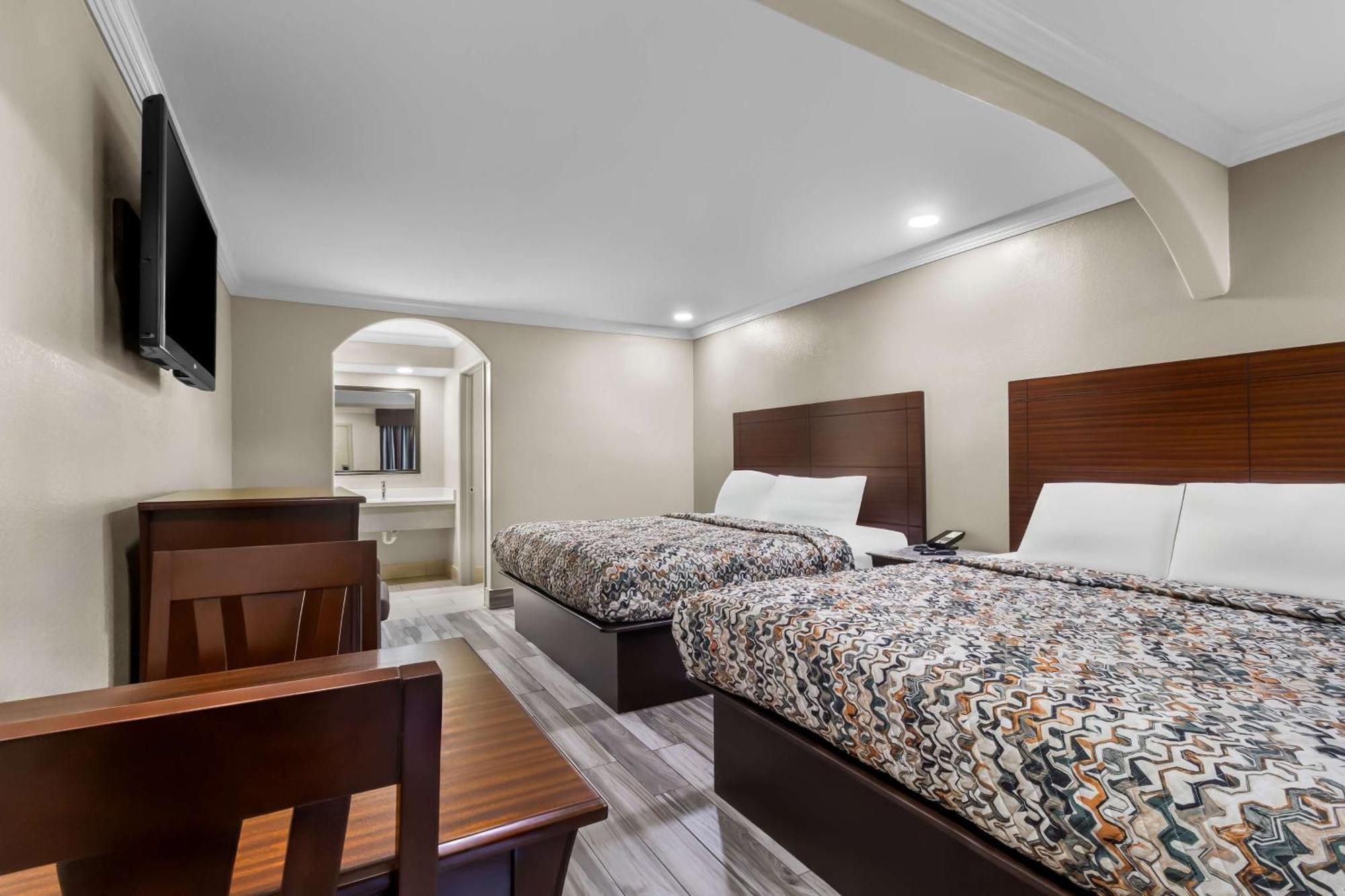 Americas Best Value Inn Houston Heights At I-45 Экстерьер фото