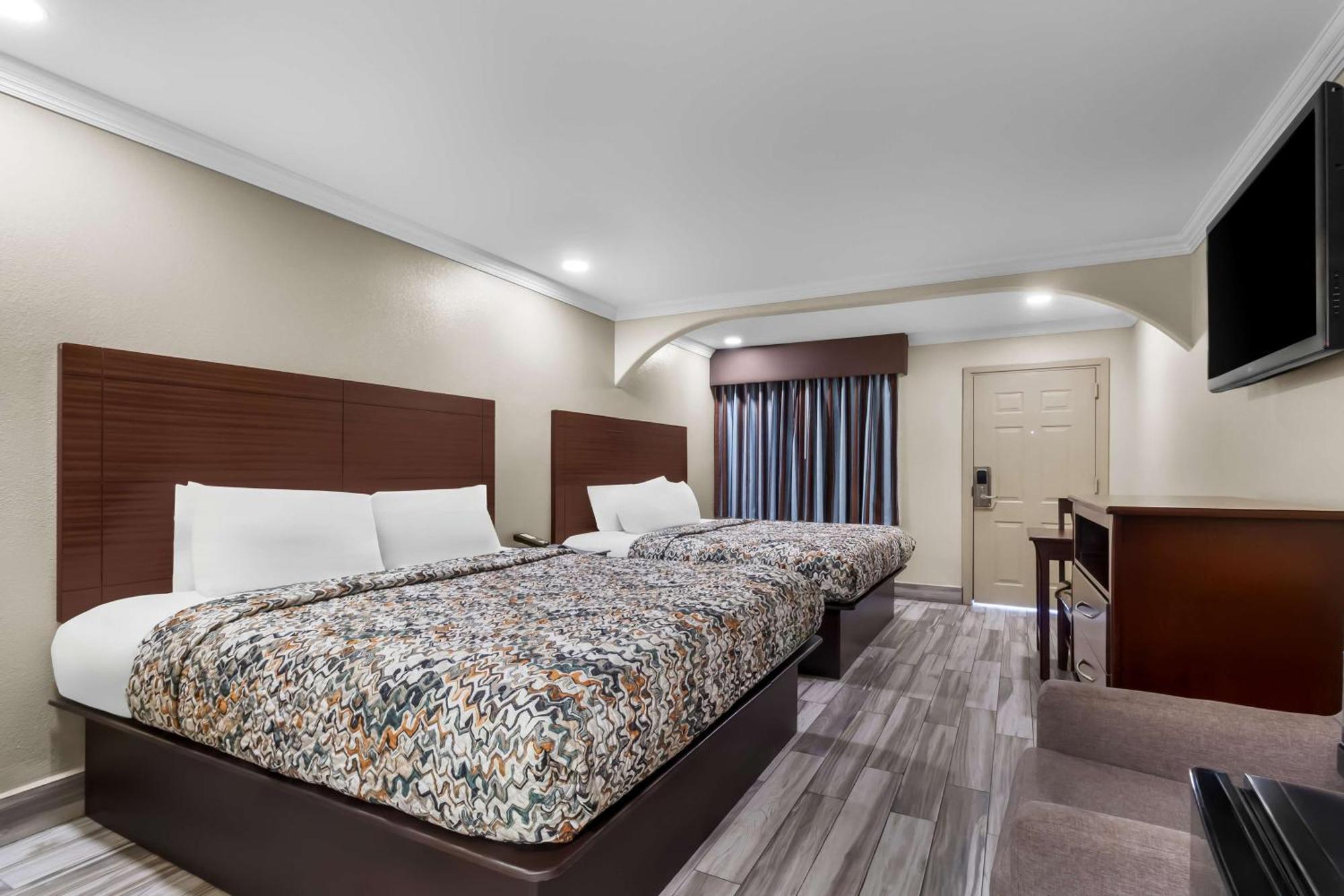 Americas Best Value Inn Houston Heights At I-45 Экстерьер фото