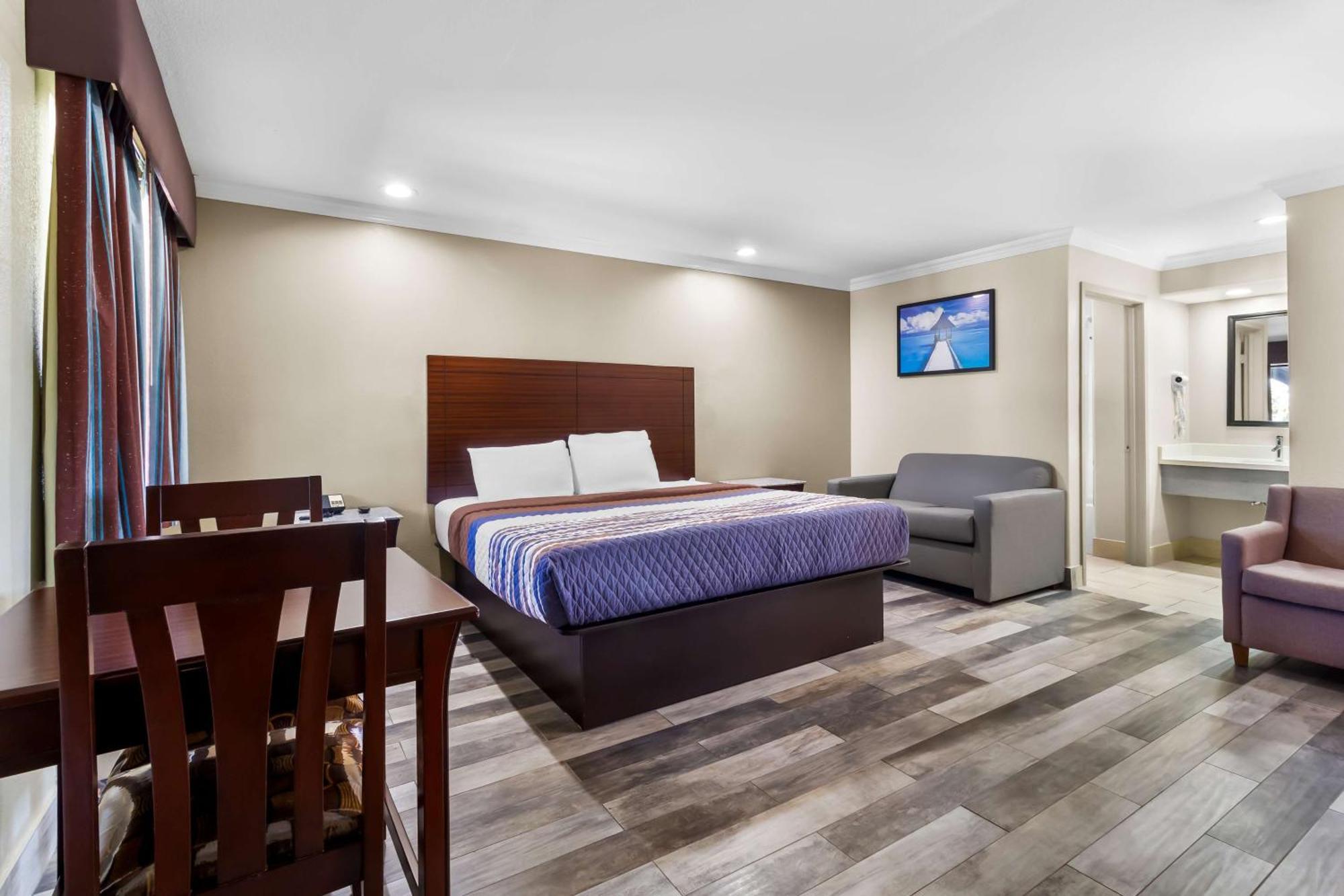 Americas Best Value Inn Houston Heights At I-45 Экстерьер фото