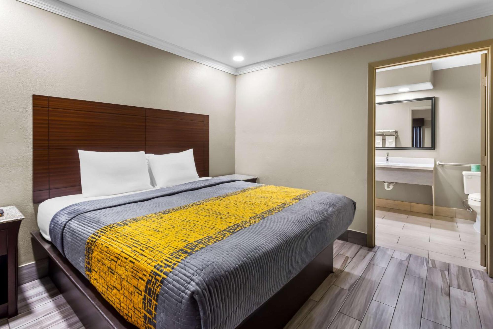 Americas Best Value Inn Houston Heights At I-45 Экстерьер фото