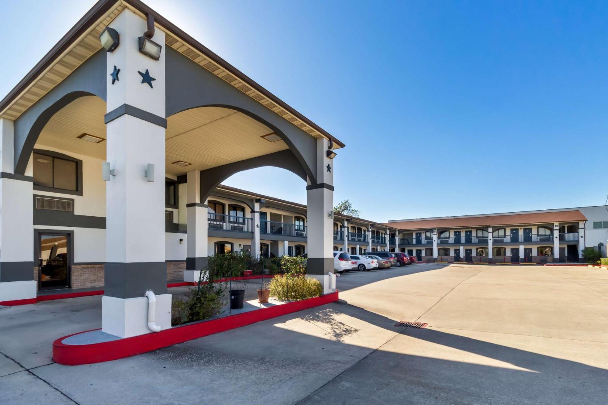 Americas Best Value Inn Houston Heights At I-45 Экстерьер фото